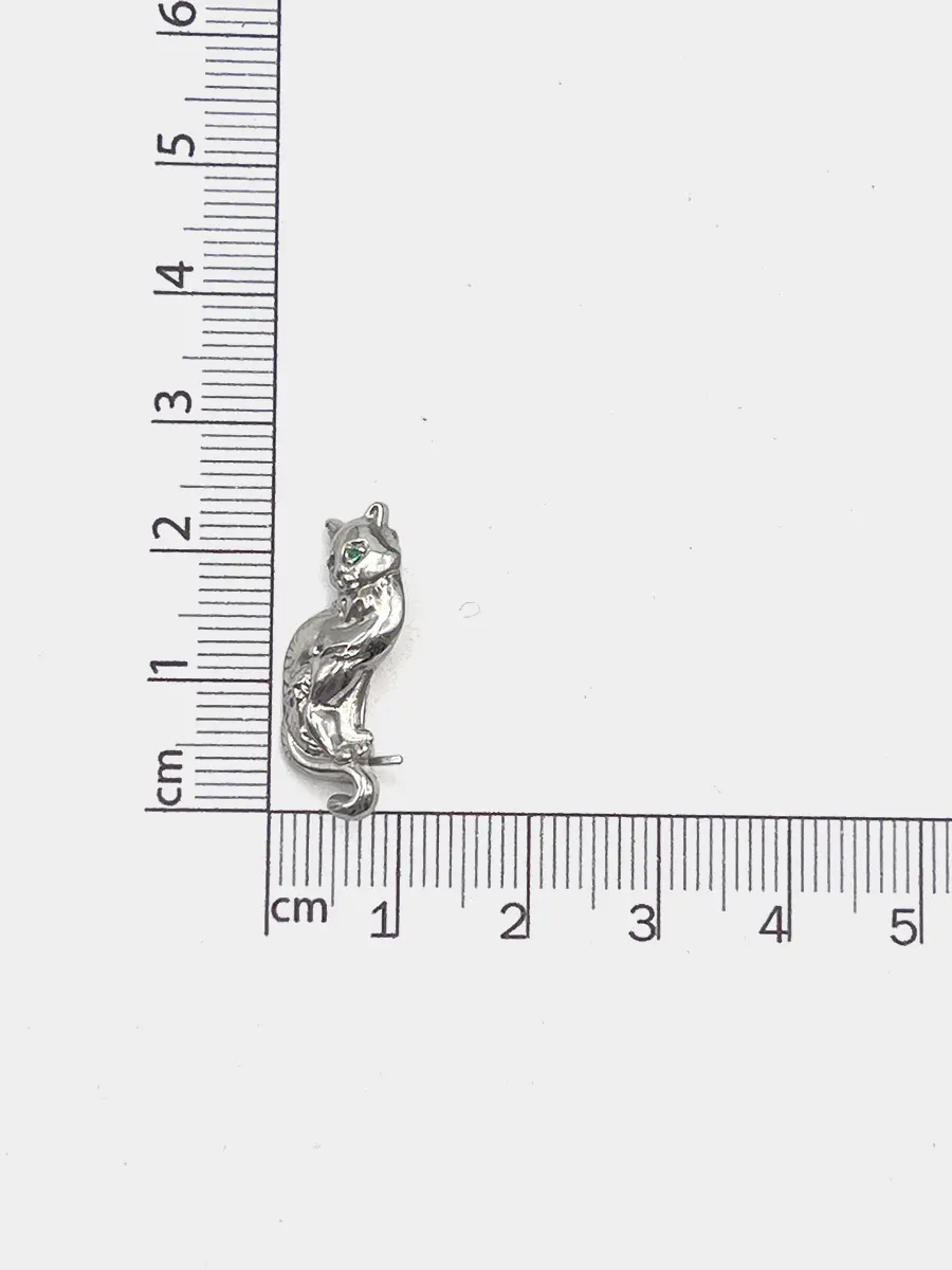 Купить Брошь "Кошка" из серебра с изумрудами - Брошь, Серебро - 925/1 000 в интернет-магазине кристалл мечты в Москве