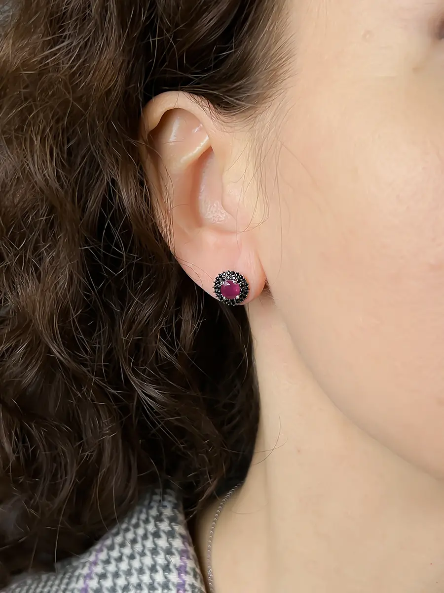 Купить Серьги-пусеты из серебра с рубинами и шпинелями - Серьги-пусеты, Серебро - 925 в интернет-магазине кристалл мечты в Москве