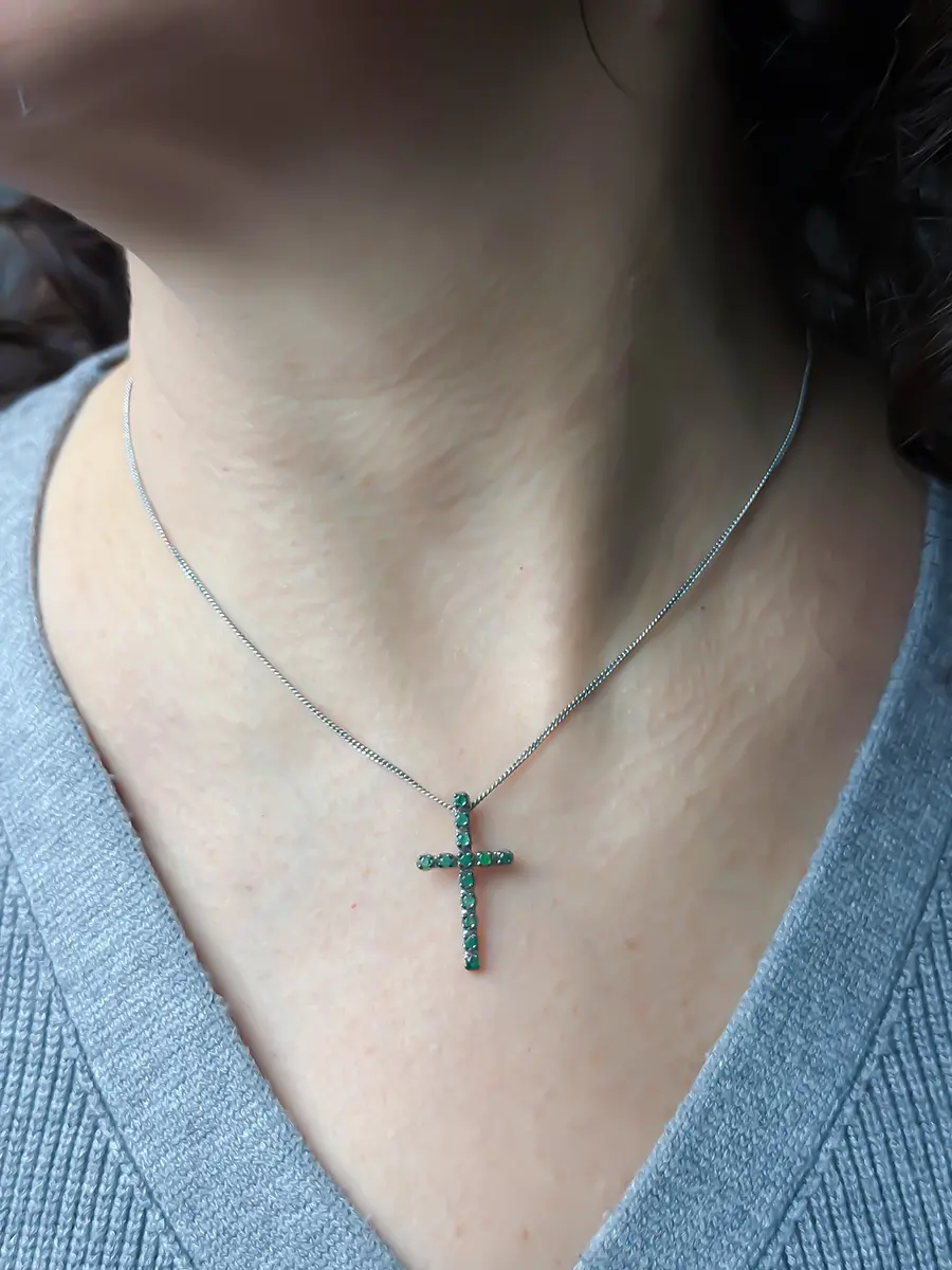Купить Крест из серебра с изумрудами природными. Покрытие родий - Крест, Серебро - 925 в интернет-магазине кристалл мечты в Москве