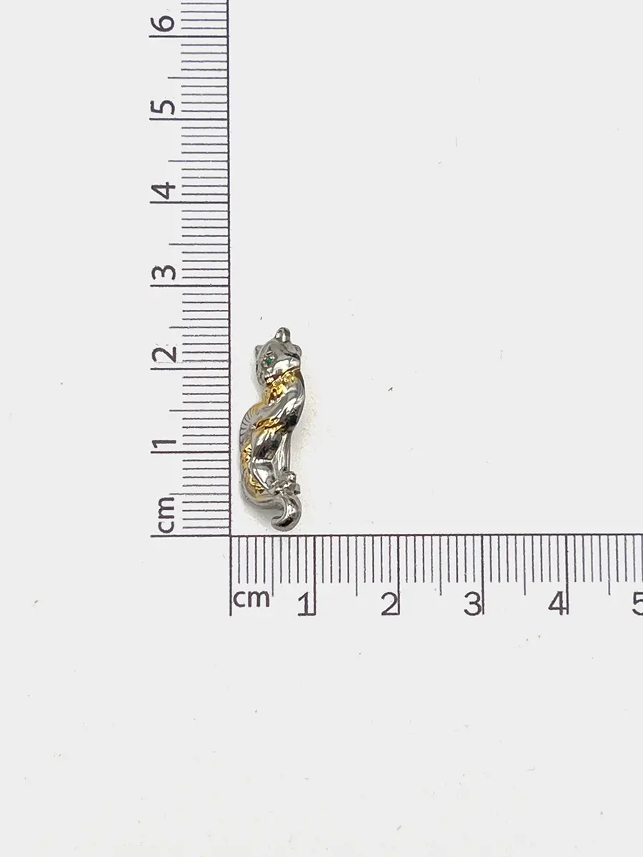Купить Брошь "Кошка" из серебра с изумрудами - Брошь, Серебро - 925/1 000 в интернет-магазине кристалл мечты в Москве