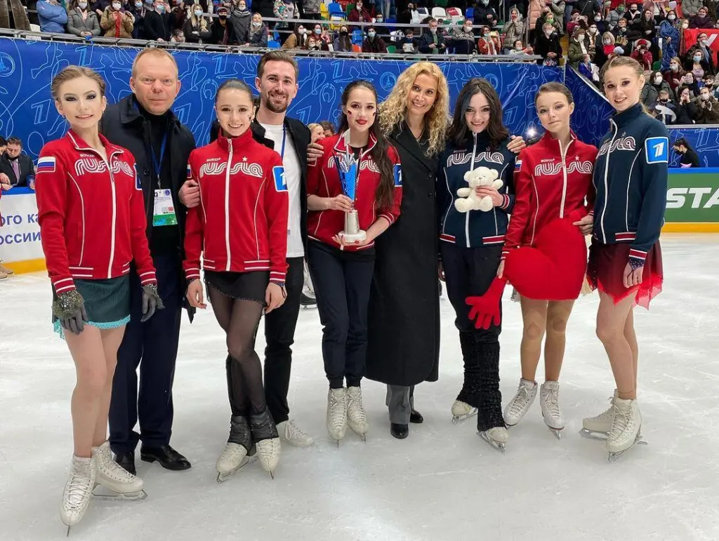 dudakov-glejhengauz-tutberidze-usacheva-valieva-zagitova-medvedeva-shherbakova-hromyh.jpg